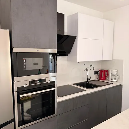 Luxury Blue Sky Apartment Vir