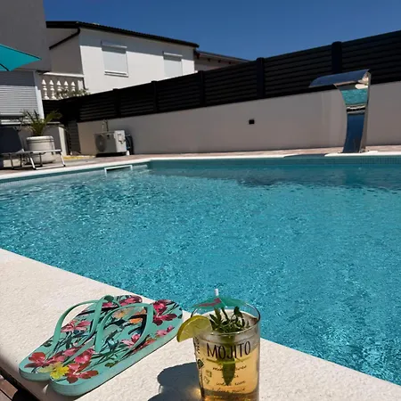 Luxury Blue Sky Apartment Vir