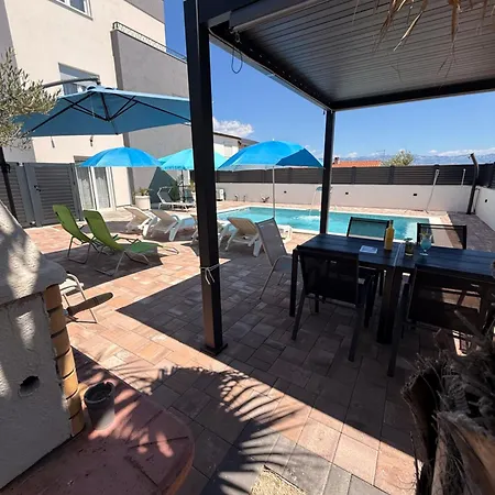 Luxury Blue Sky Apartment Vir