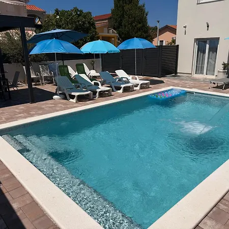 Luxury Blue Sky Apartment *
