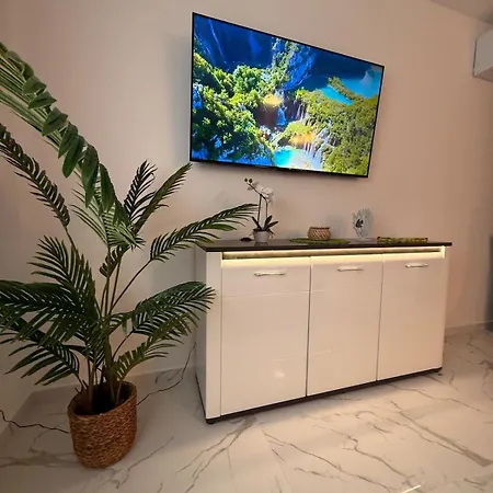 Luxury Blue Sky Apartment Vir