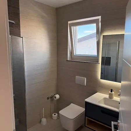 Luxury Blue Sky Apartment Vir