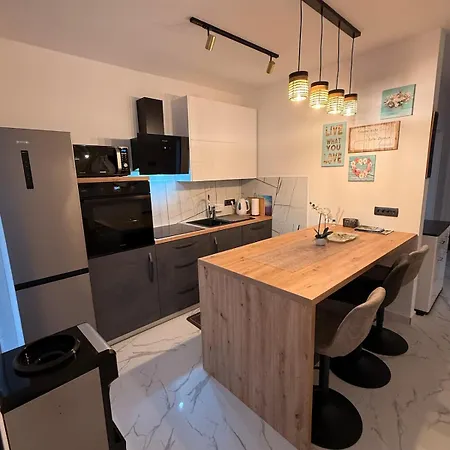 Luxury Blue Sky Apartment Vir