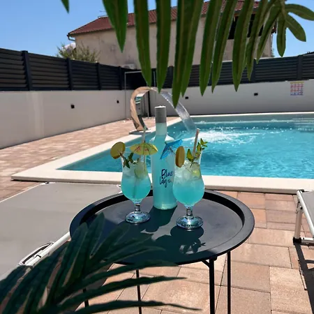Apartment Luxury Blue Sky Vir