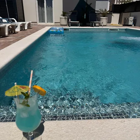 Luxury Blue Sky *
