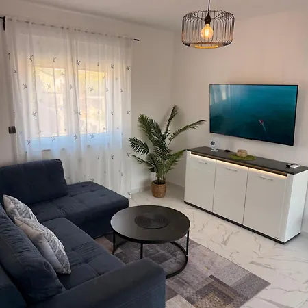 Luxury Blue Sky Apartment Vir